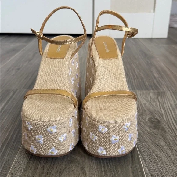 Elegant Gold Platform Sandals - Picture 4 of 9